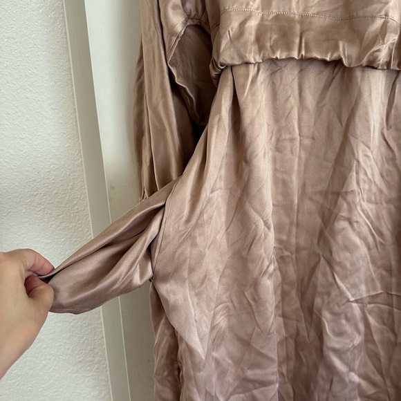 Lunya Short Washable Silk Robe (sold out color) - Picture 8 of 12